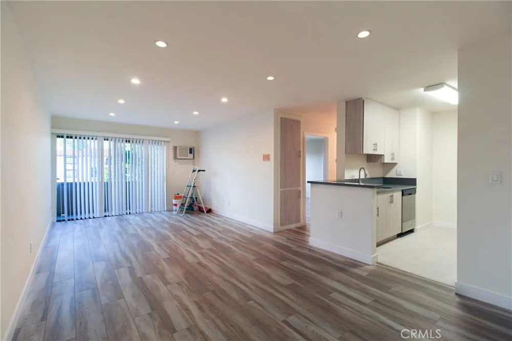 17900 Sherman Way #118 Reseda, CA 91335