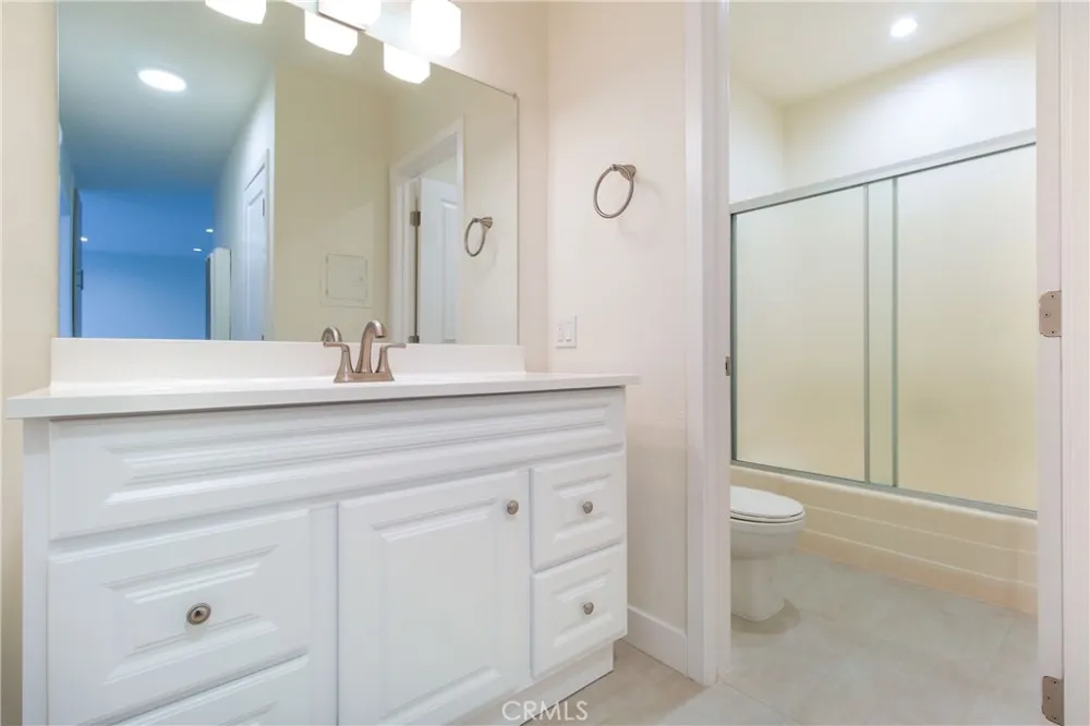 17900 Sherman Way #118 Reseda, CA 91335