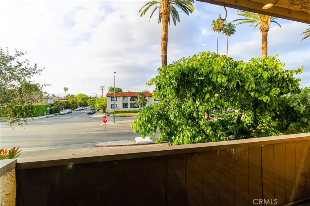 17900 Sherman Way #118 Reseda, CA 91335