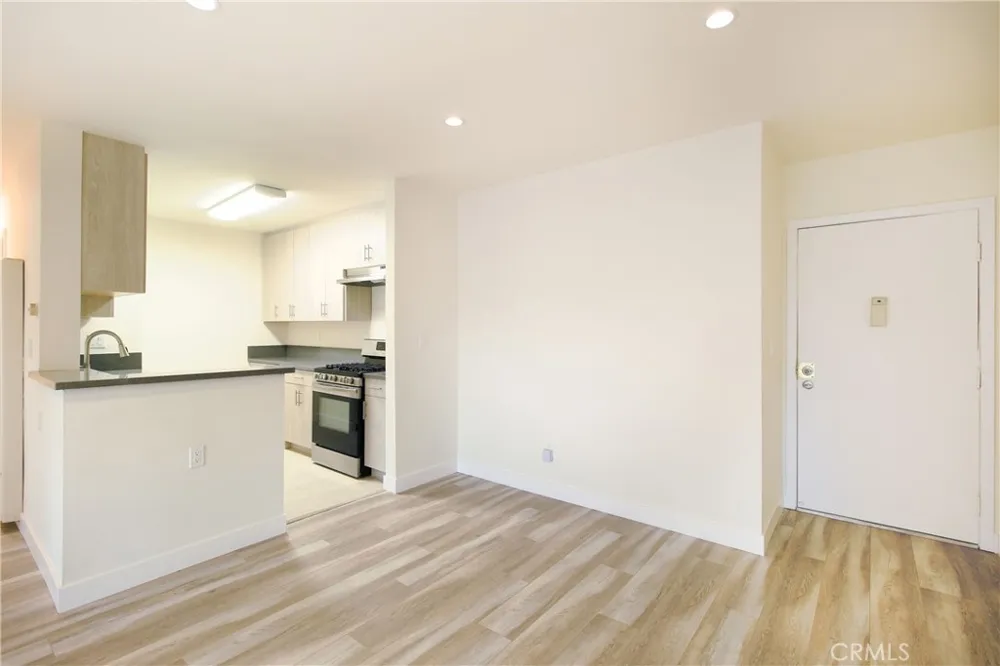 17900 Sherman Way #118 Reseda, CA 91335