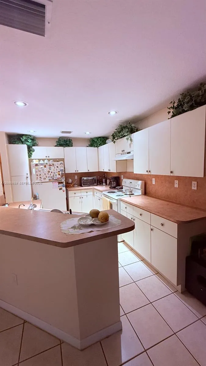 4729 SW 163rd Pl Miami, FL 33185