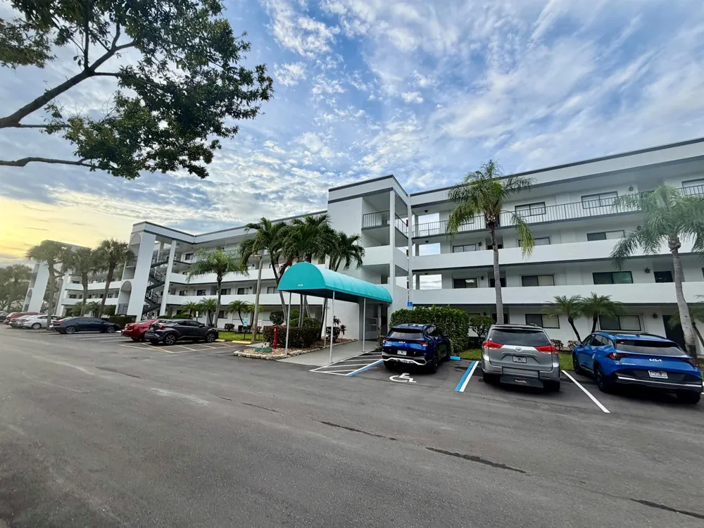 4725 LUCERNE LAKES E #214 Lake Worth, FL 33467