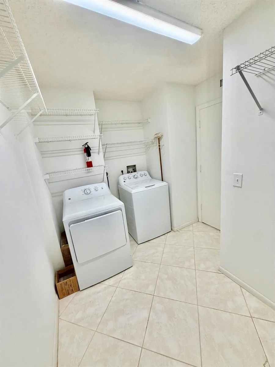 4725 LUCERNE LAKES E #214 Lake Worth, FL 33467