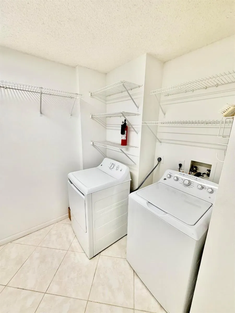 4725 LUCERNE LAKES E #214 Lake Worth, FL 33467