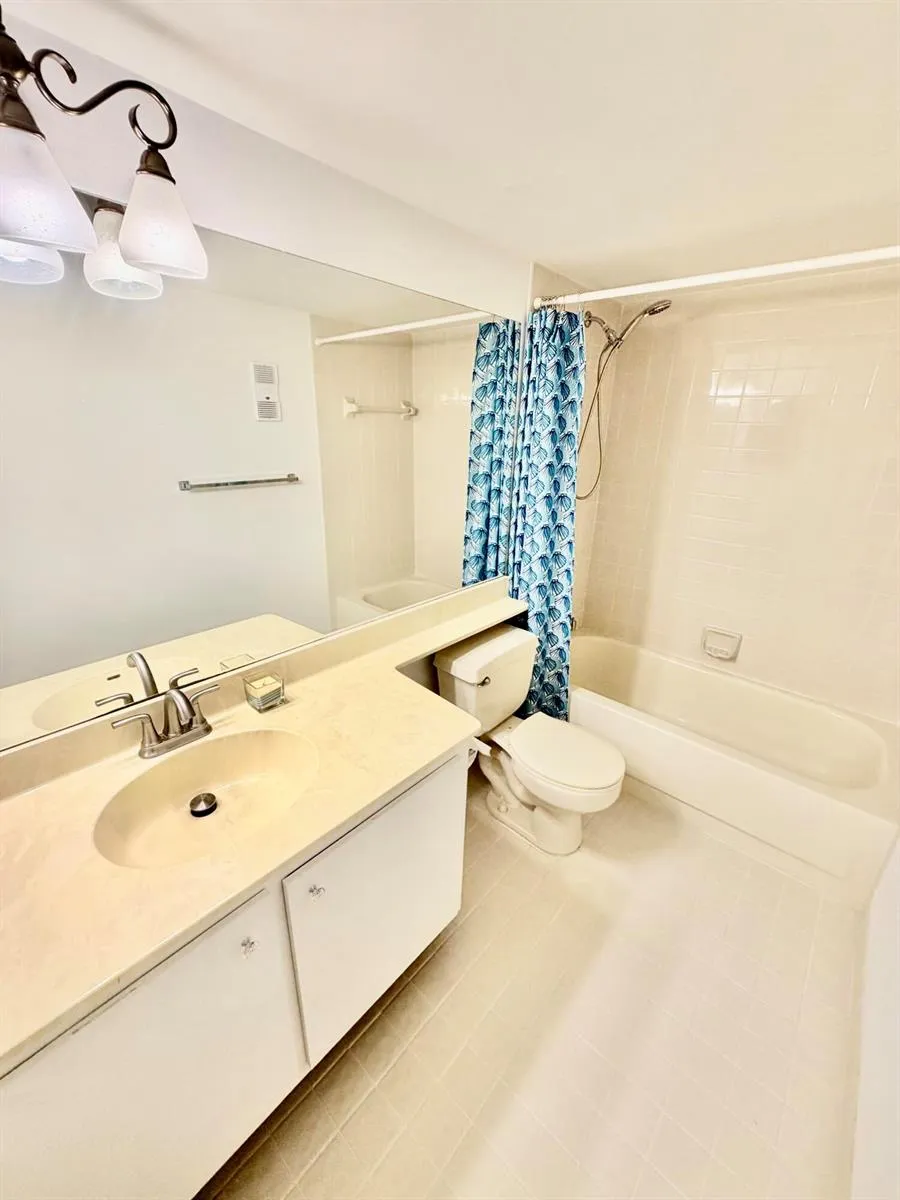 4725 LUCERNE LAKES E #214 Lake Worth, FL 33467