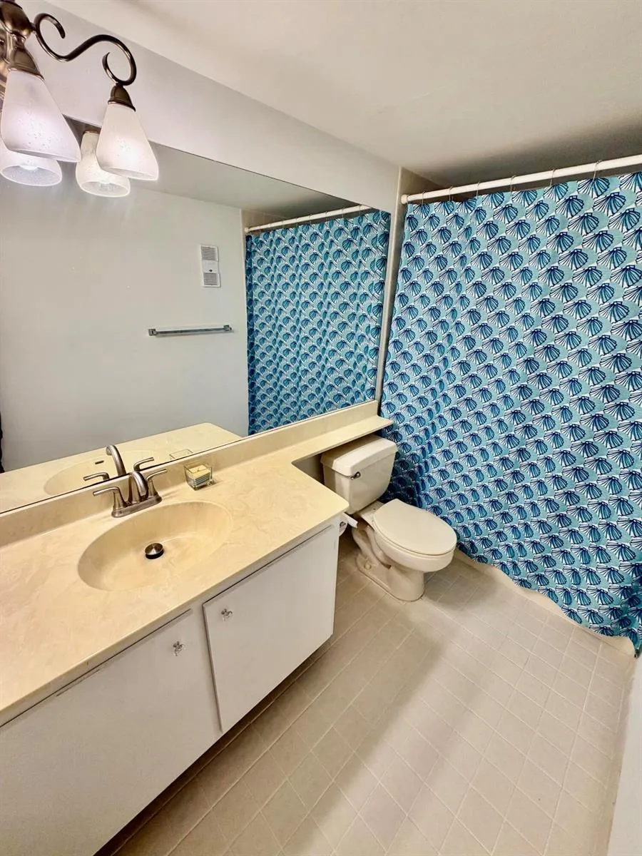 4725 LUCERNE LAKES E #214 Lake Worth, FL 33467