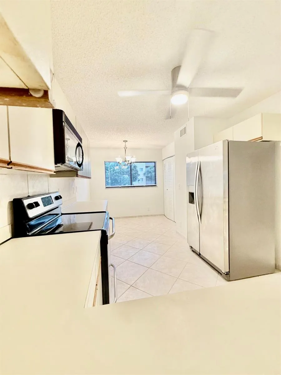 4725 LUCERNE LAKES E #214 Lake Worth, FL 33467