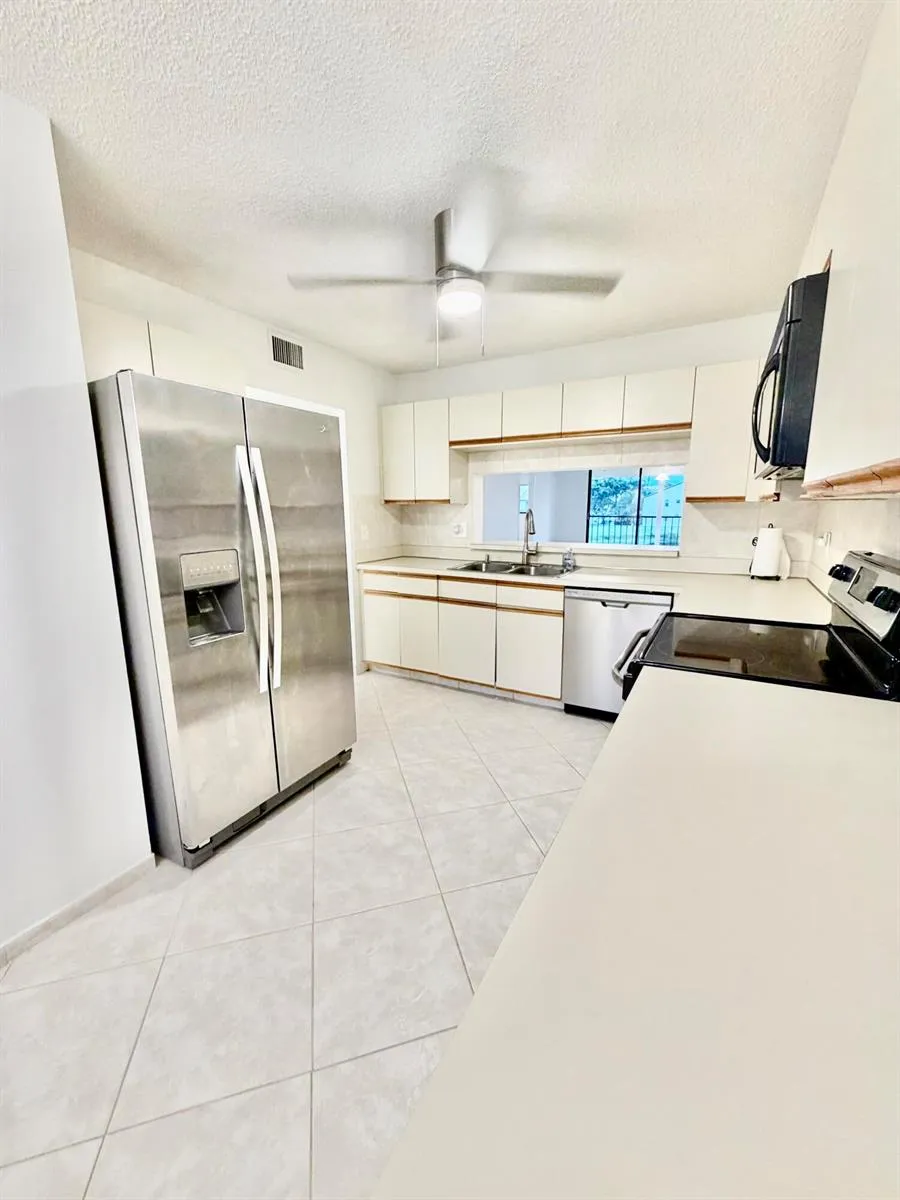 4725 LUCERNE LAKES E #214 Lake Worth, FL 33467