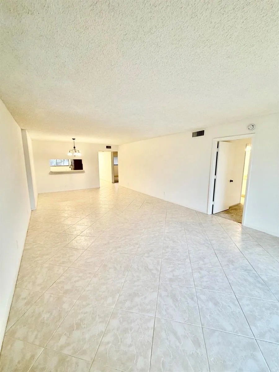 4725 LUCERNE LAKES E #214 Lake Worth, FL 33467