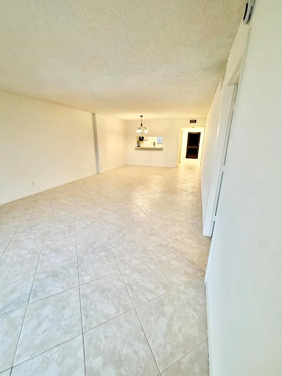 4725 LUCERNE LAKES E #214 Lake Worth, FL 33467