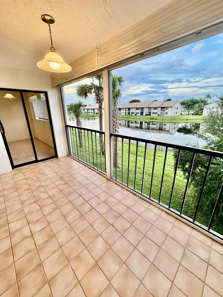 4725 LUCERNE LAKES E #214 Lake Worth, FL 33467