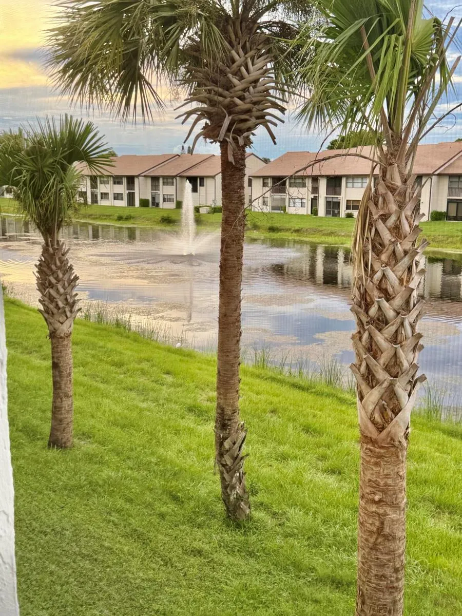 4725 LUCERNE LAKES E #214 Lake Worth, FL 33467