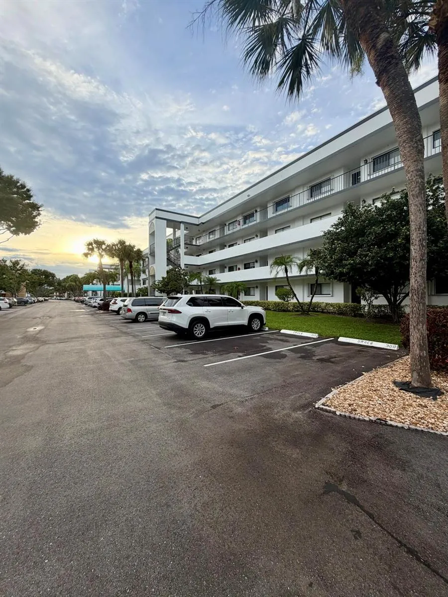 4725 LUCERNE LAKES E #214 Lake Worth, FL 33467