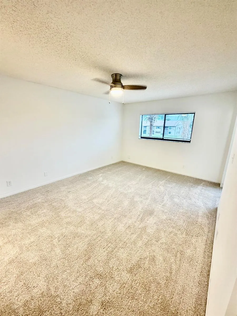 4725 LUCERNE LAKES E #214 Lake Worth, FL 33467