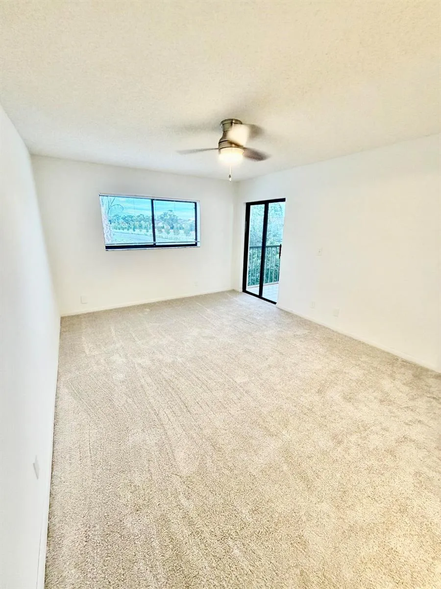 4725 LUCERNE LAKES E #214 Lake Worth, FL 33467
