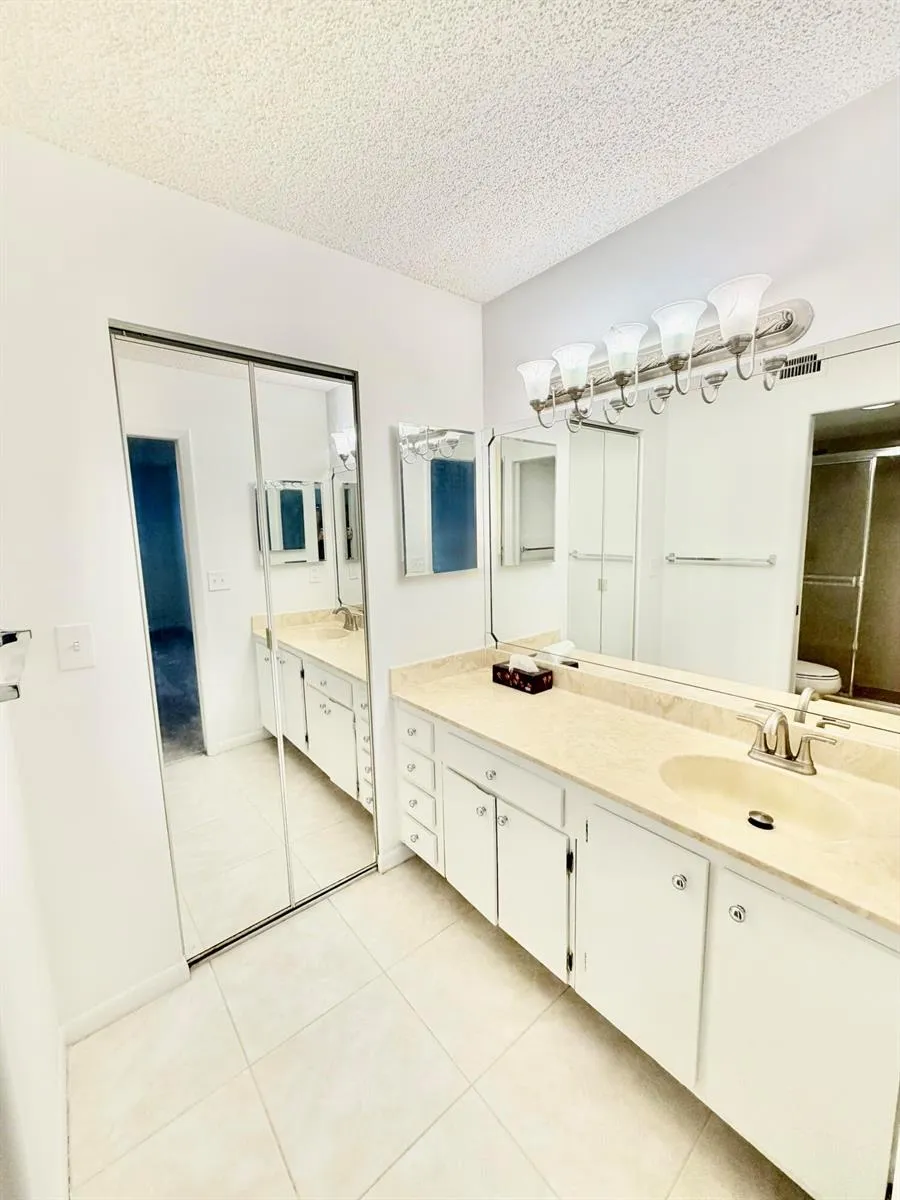 4725 LUCERNE LAKES E #214 Lake Worth, FL 33467