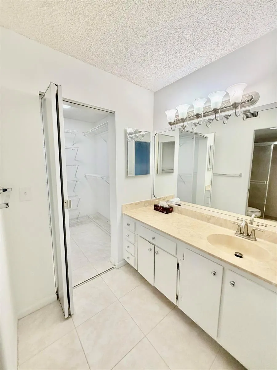 4725 LUCERNE LAKES E #214 Lake Worth, FL 33467