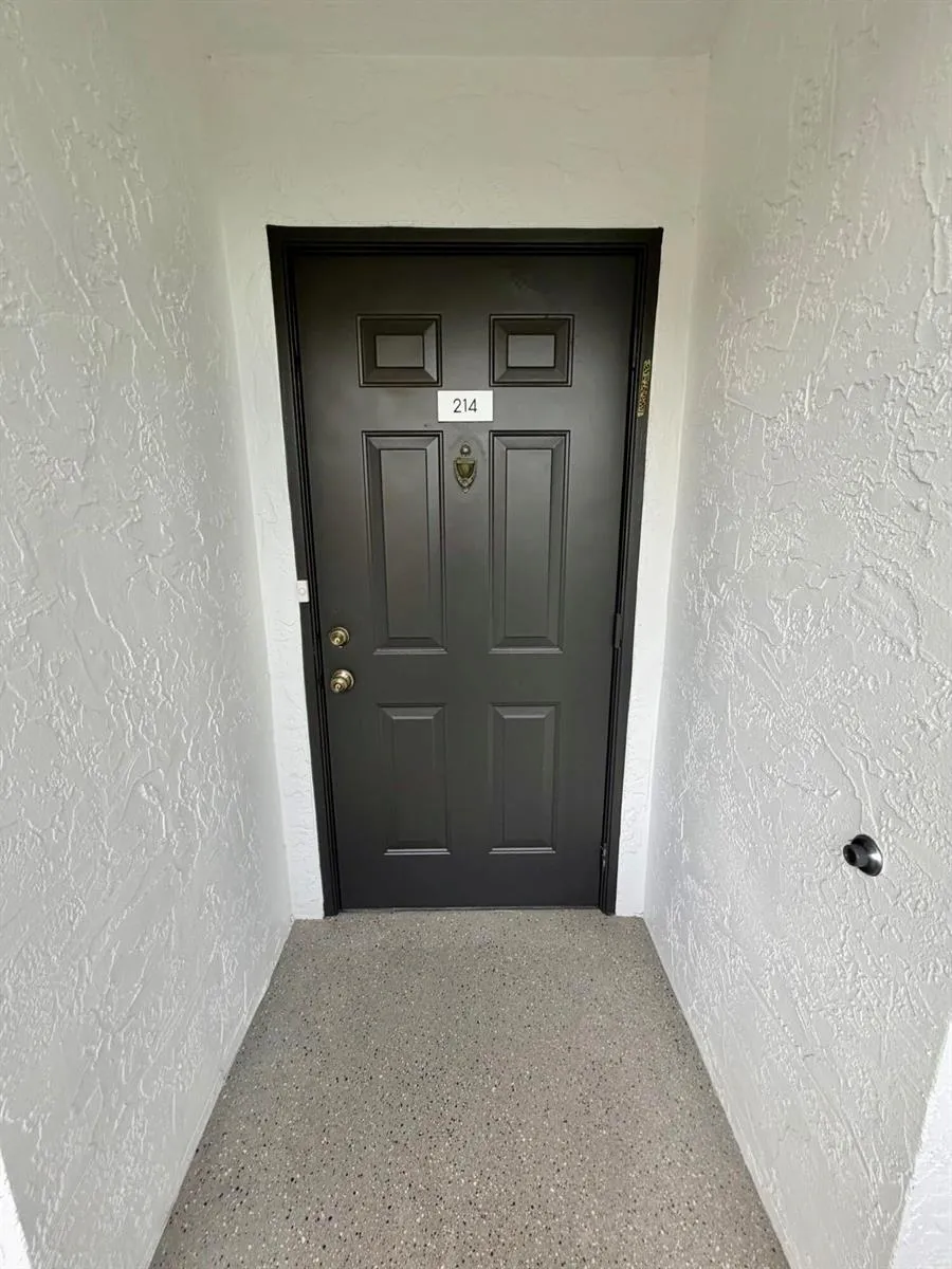 4725 LUCERNE LAKES E #214 Lake Worth, FL 33467