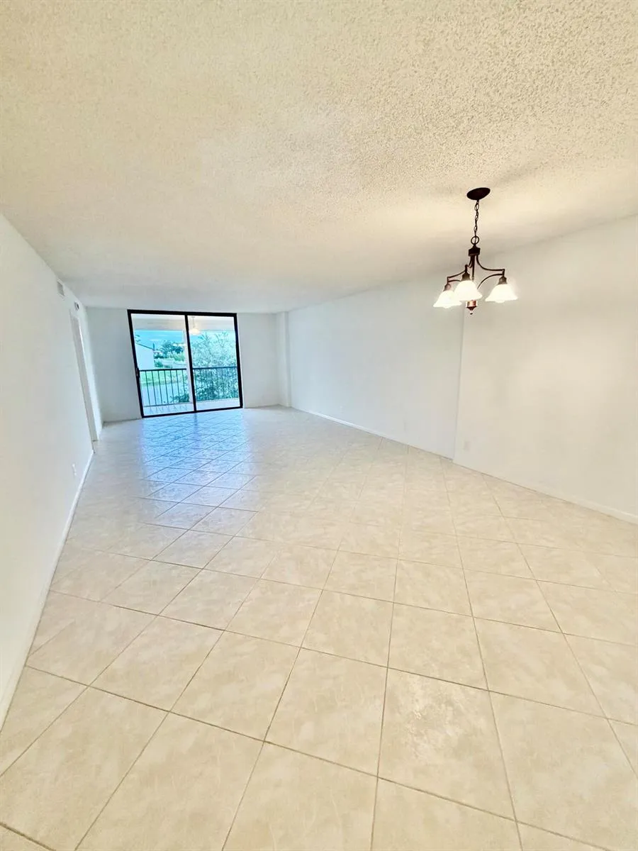4725 LUCERNE LAKES E #214 Lake Worth, FL 33467