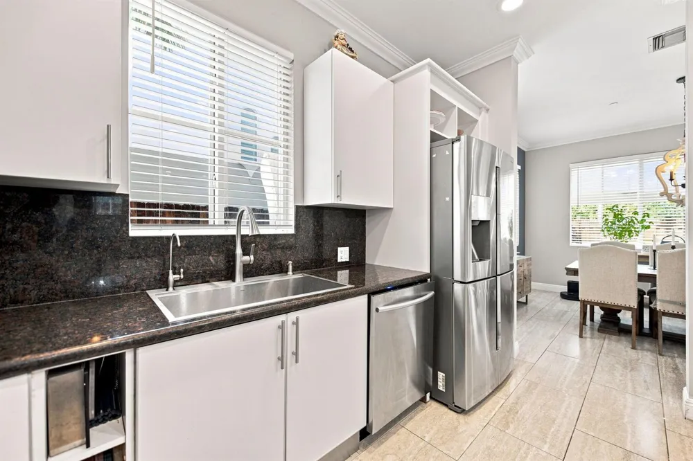 633 NE 11TH AVENUE Fort Lauderdale, FL 33304