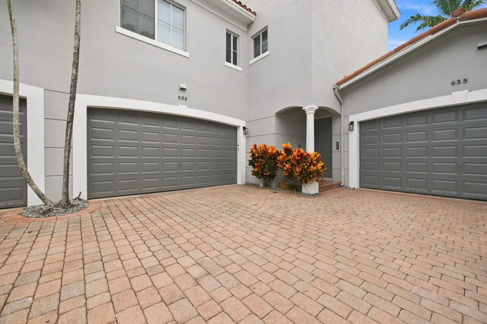 633 NE 11TH AVENUE Fort Lauderdale, FL 33304