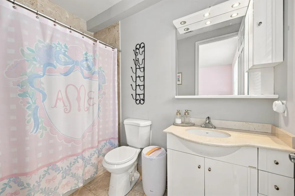 633 NE 11TH AVENUE Fort Lauderdale, FL 33304