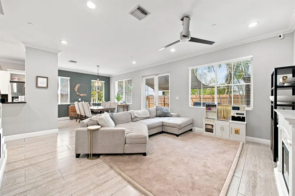 633 NE 11TH AVENUE Fort Lauderdale, FL 33304