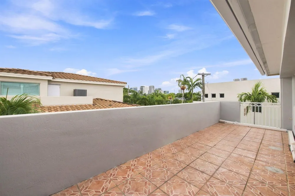 633 NE 11TH AVENUE Fort Lauderdale, FL 33304