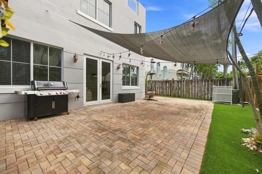 633 NE 11TH AVENUE Fort Lauderdale, FL 33304