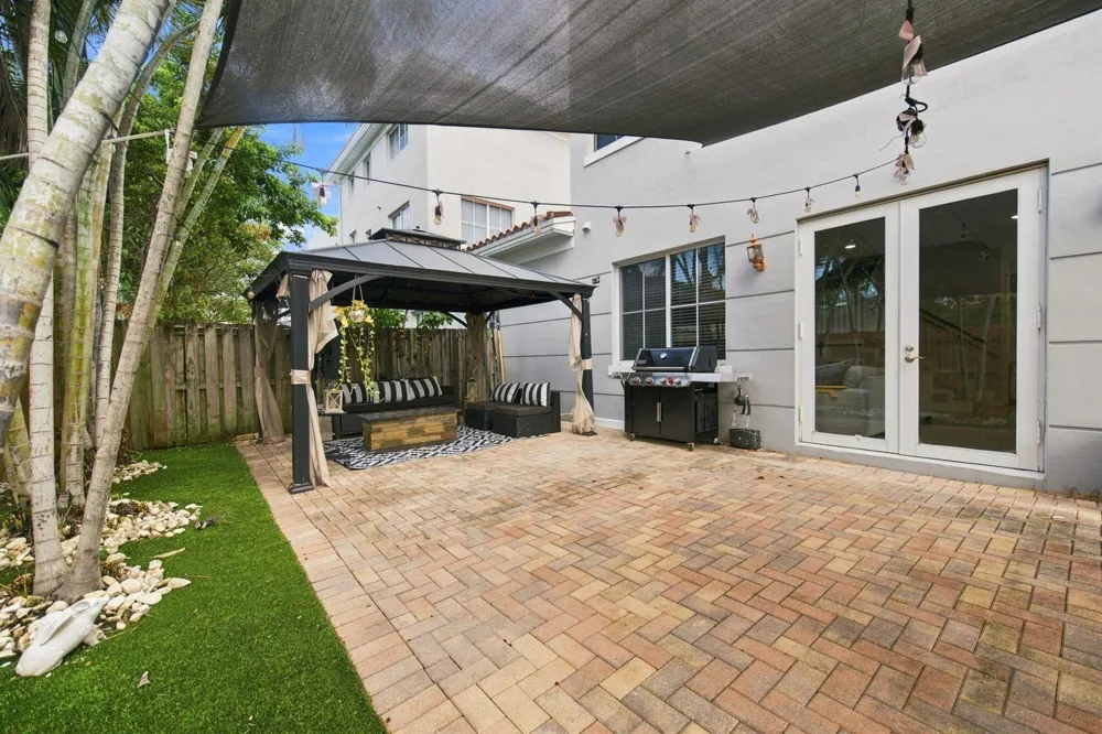 633 NE 11TH AVENUE Fort Lauderdale, FL 33304