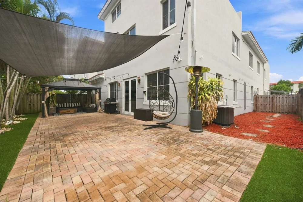 633 NE 11TH AVENUE Fort Lauderdale, FL 33304