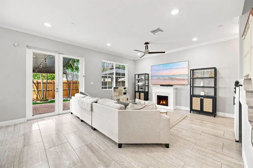 633 NE 11TH AVENUE Fort Lauderdale, FL 33304