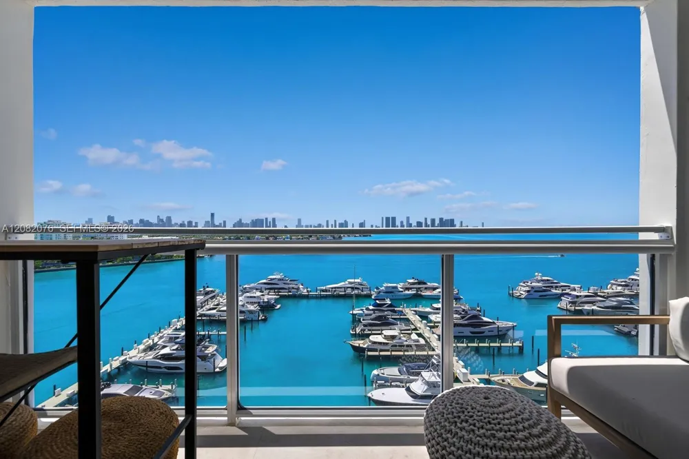 1800 Sunset Harbour Dr #1210 Miami Beach, FL 33139