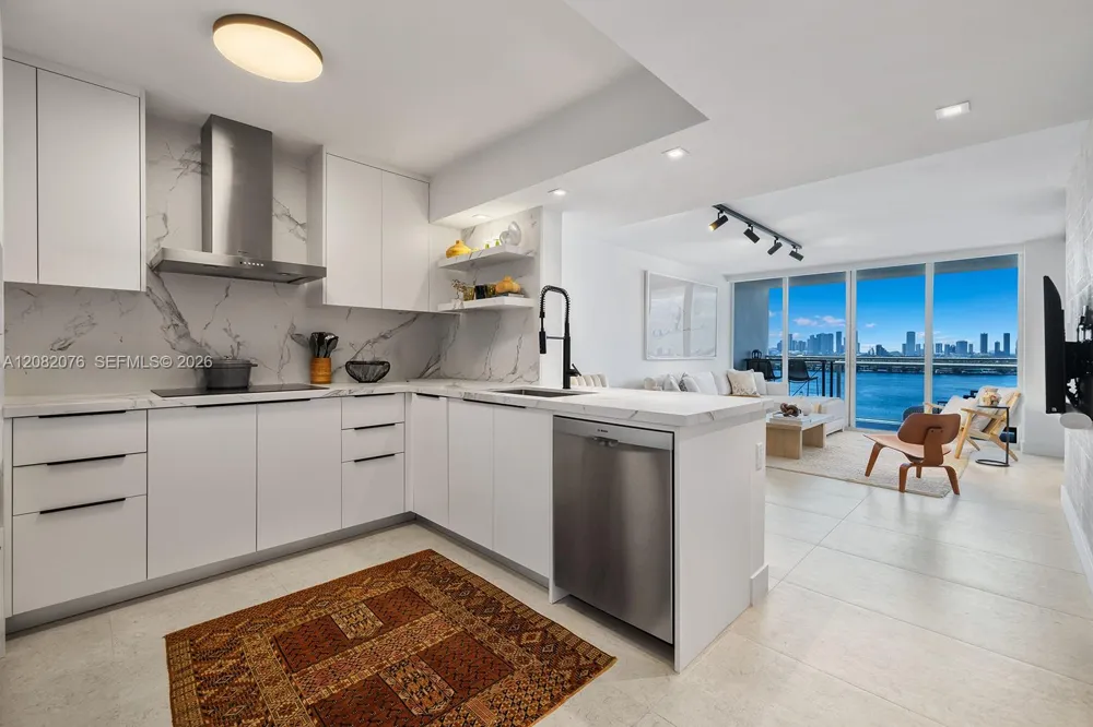 1800 Sunset Harbour Dr #1210 Miami Beach, FL 33139