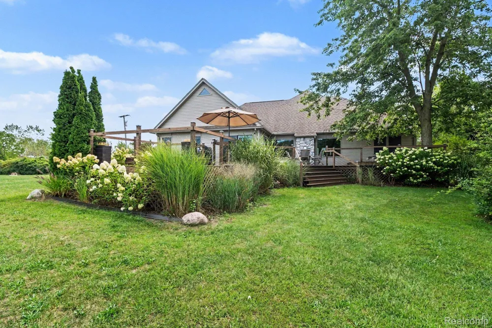 27800 Van Horn Road Huron Charter Township, MI 48164