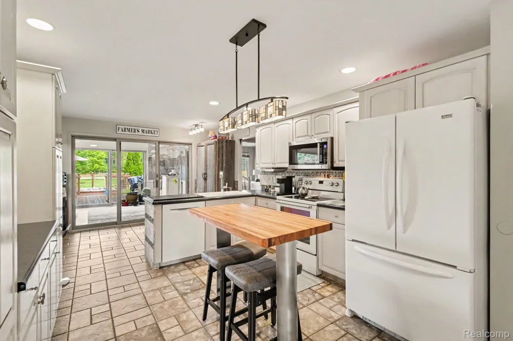 27800 Van Horn Road Huron Charter Township, MI 48164