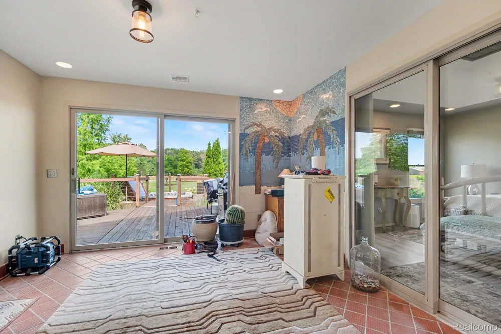 27800 Van Horn Road Huron Charter Township, MI 48164