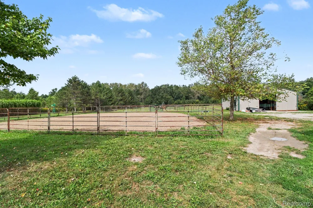 27800 Van Horn Road Huron Charter Township, MI 48164