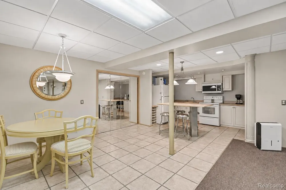 27800 Van Horn Road Huron Charter Township, MI 48164