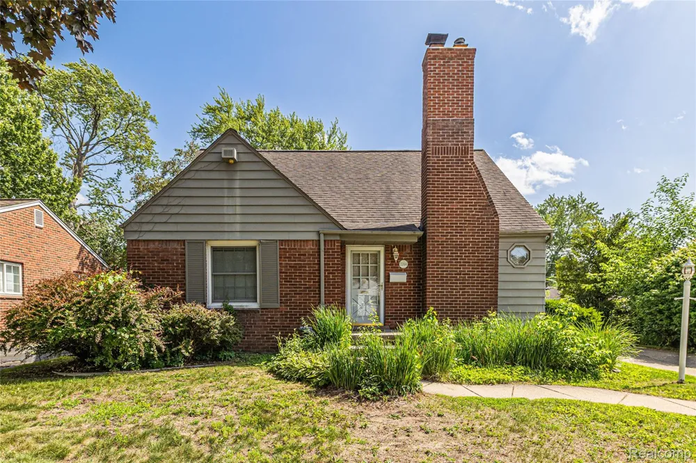 2204 KALAMA AVENUE Royal Oak City, MI 48067