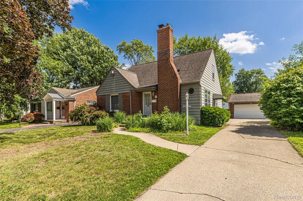 2204 KALAMA AVENUE Royal Oak City, MI 48067