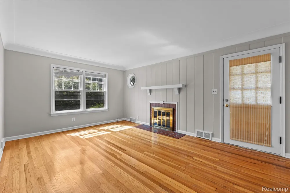 2204 KALAMA AVENUE Royal Oak City, MI 48067