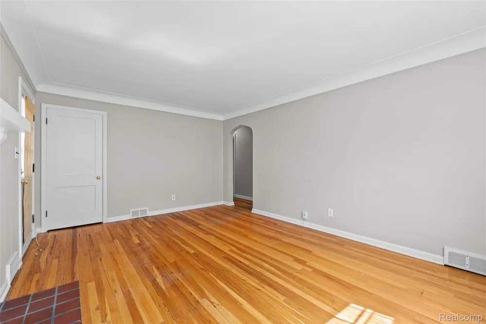 2204 KALAMA AVENUE Royal Oak City, MI 48067