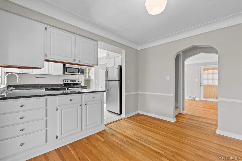 2204 KALAMA AVENUE Royal Oak City, MI 48067