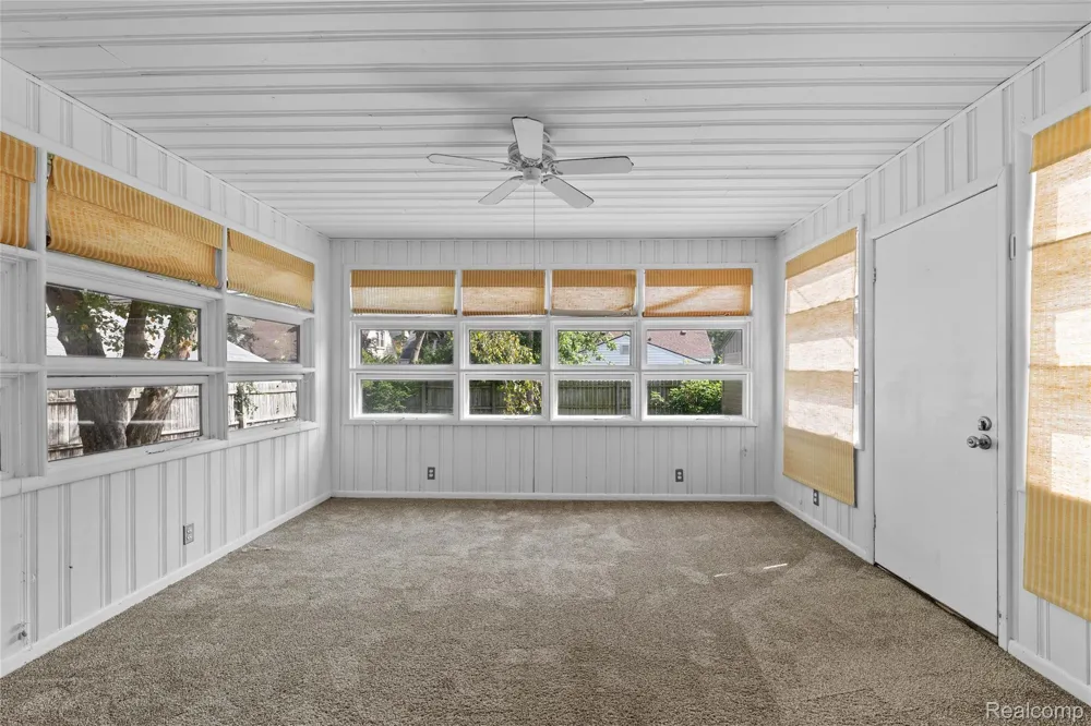 2204 KALAMA AVENUE Royal Oak City, MI 48067
