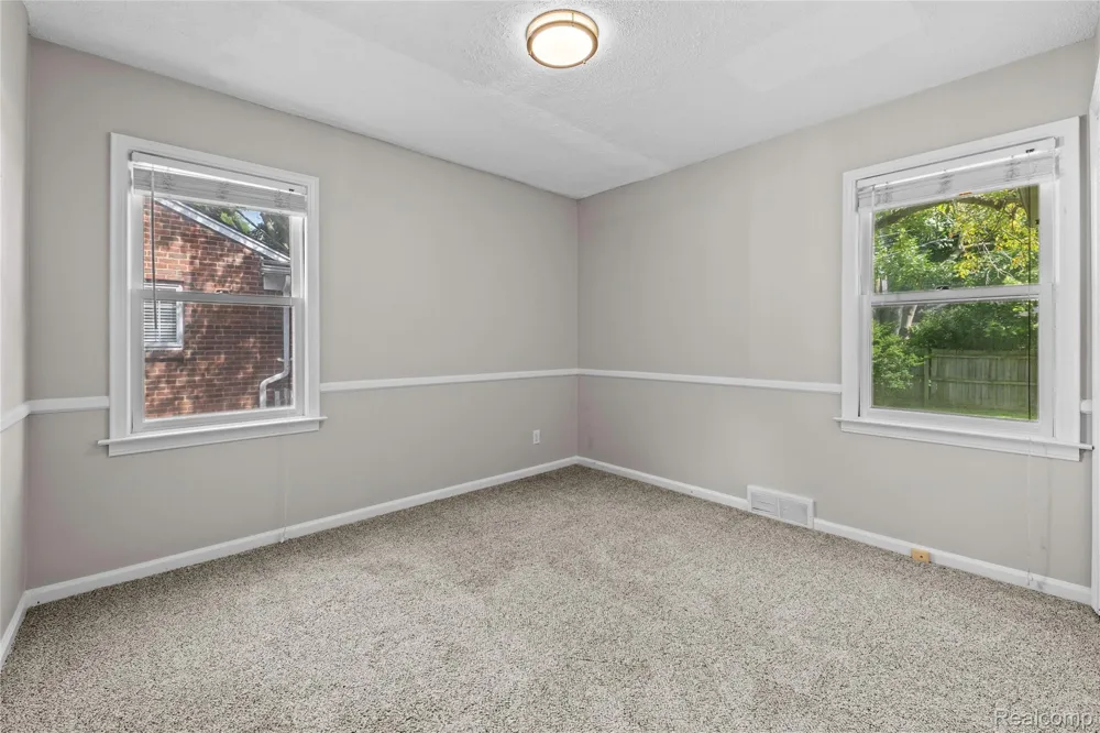 2204 KALAMA AVENUE Royal Oak City, MI 48067