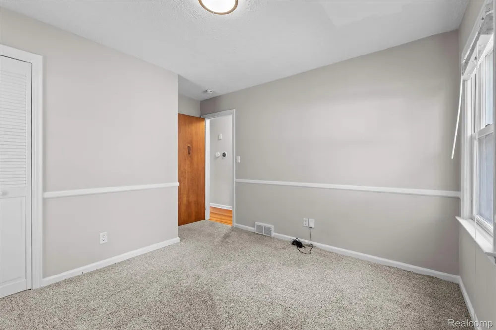 2204 KALAMA AVENUE Royal Oak City, MI 48067