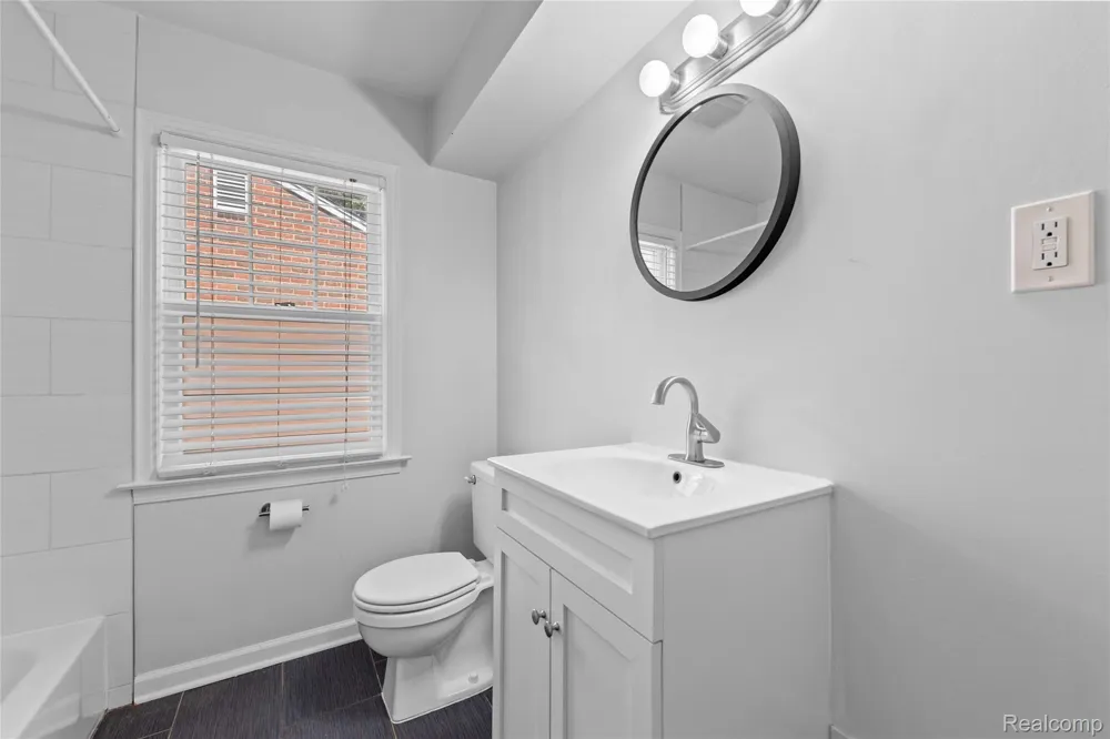 2204 KALAMA AVENUE Royal Oak City, MI 48067