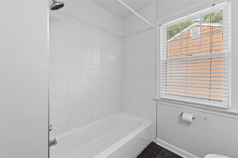 2204 KALAMA AVENUE Royal Oak City, MI 48067