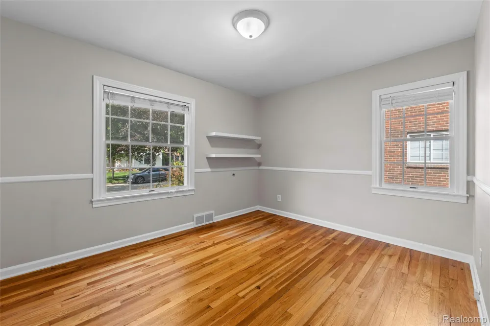 2204 KALAMA AVENUE Royal Oak City, MI 48067